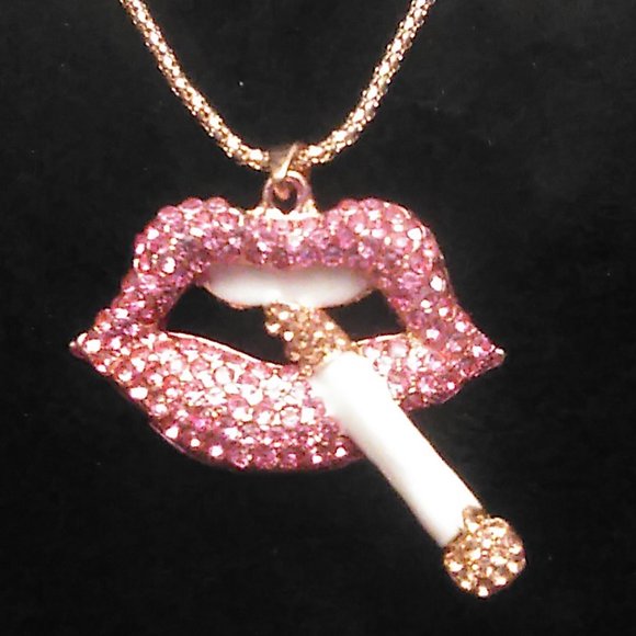 Betsey Johnson Sexy Pink LIPS Cool Cig Hang Crystal Rhinestone Pendant Necklace - Picture 1 of 9